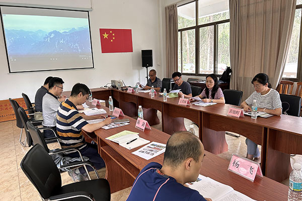 簡(jiǎn)報(bào)-室內(nèi)驗(yàn)收會(huì)議.jpg